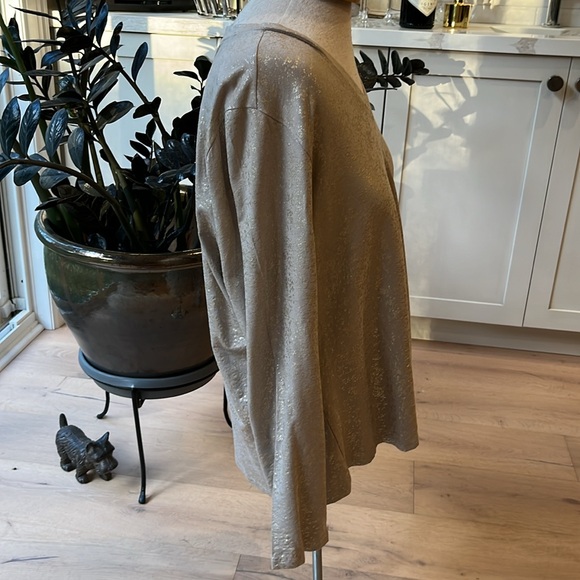 NWT Eva Kayan long sleeve soft beige top with gold abstract pattern finish - Picture 4 of 7